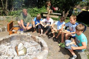Schnitzen am Lagerfeuer 2012